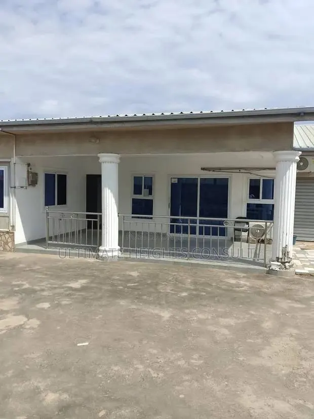 5bdrm House in Lapaz Race Course, Nyanmekye for sale · Photo 1