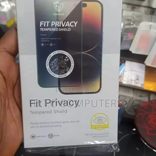 IP 15 PRO MAX Privacy Glass · Photo 1