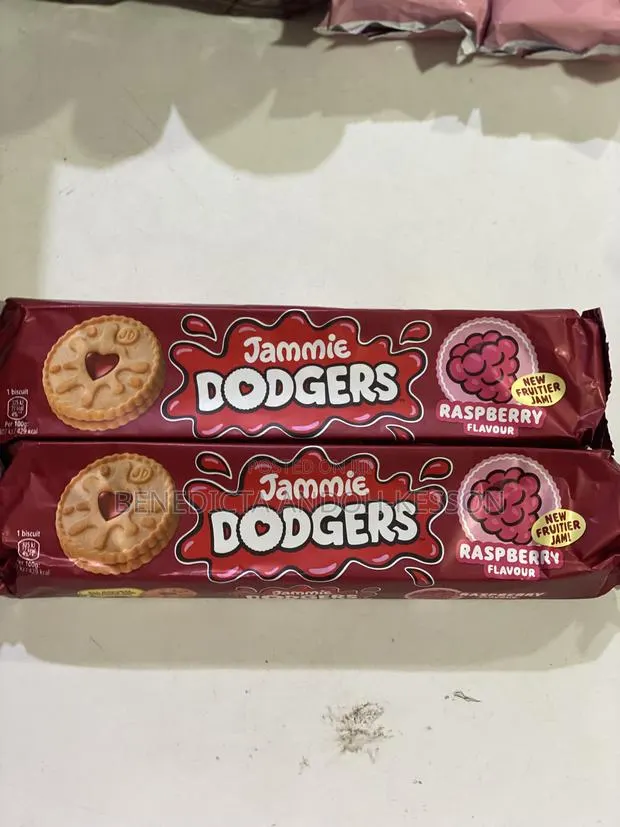 Jammie Dodgers Raspberry Biscuits · Photo 1