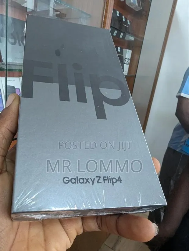 New Samsung Galaxy Z Flip4 256 GB Yellow · Photo 1