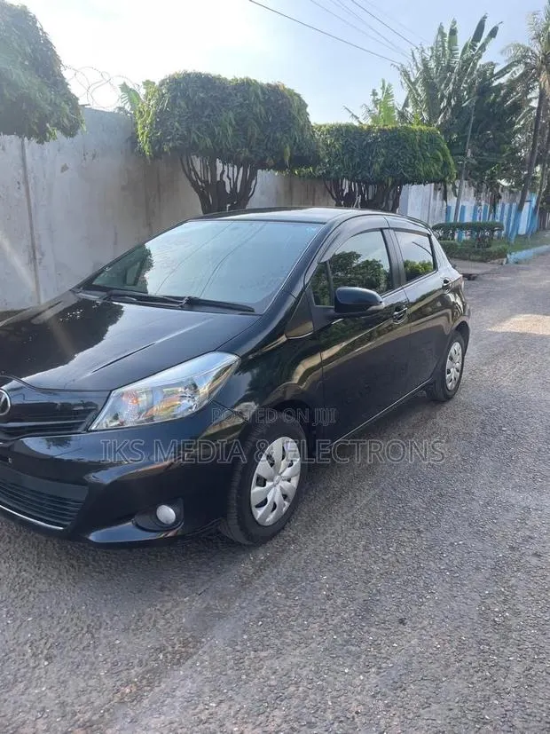 Toyota Vitz 2014 Black · Photo 1