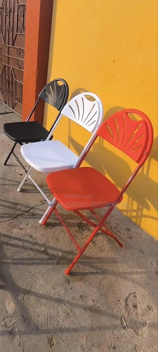 Fanback Foldable Chairs · Photo 1