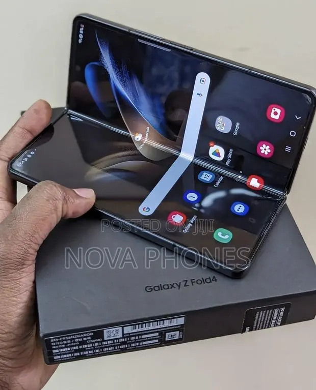 New Samsung Galaxy Z Fold4 256 GB Black · Photo 1