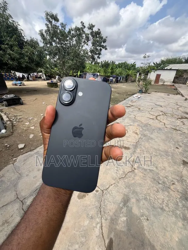 Apple iPhone 16 128 GB Black · Photo 1