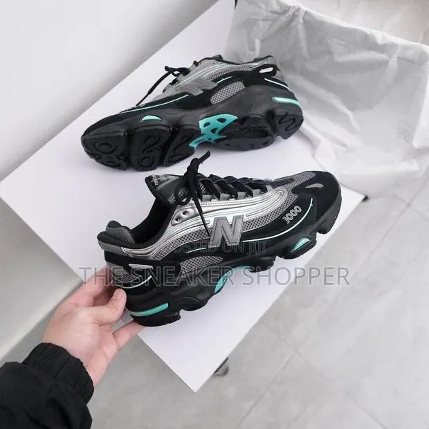 Y2k Newbalance 100 Black and Teal Sneaker · Photo 1
