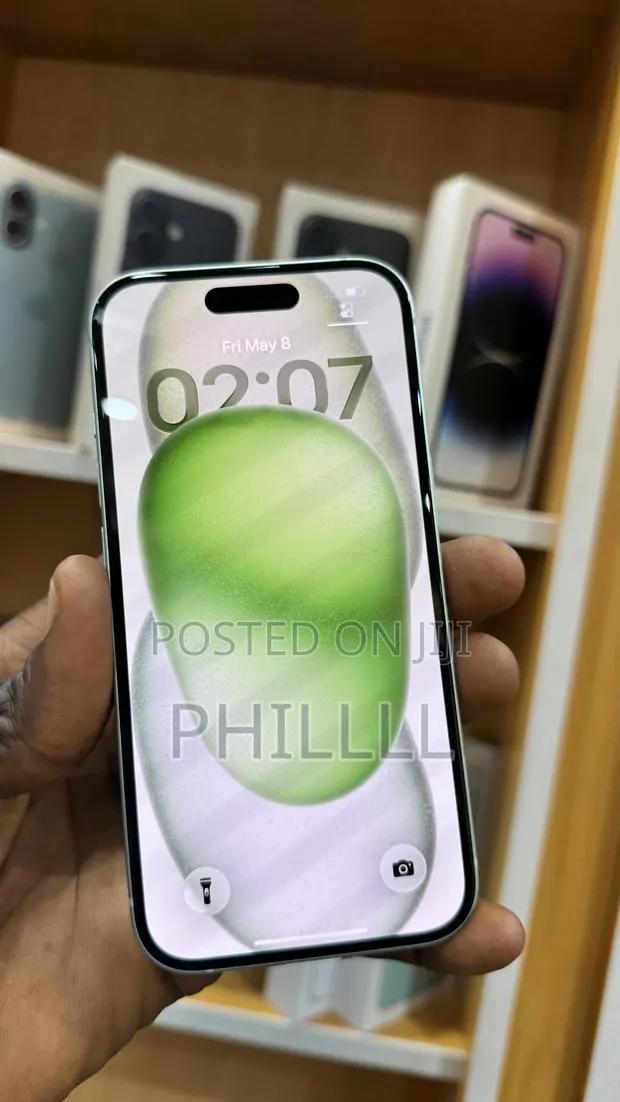 Apple iPhone 15 128 GB Green · Photo 1