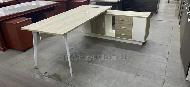 L Shaped Office Table · Photo 1