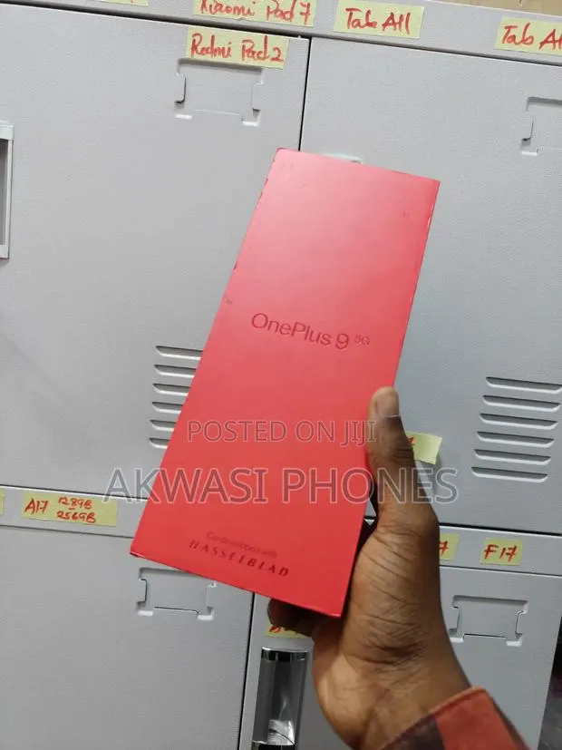 New OnePlus 9 256 GB Black · Photo 1
