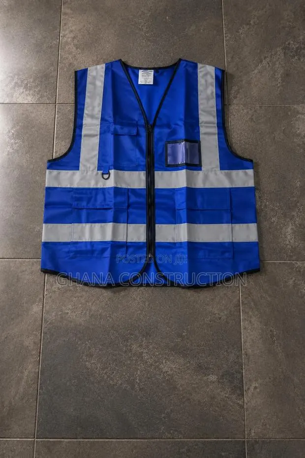 Reflective Safety Vest With Pockets for Construction & Road Work · Photo 1