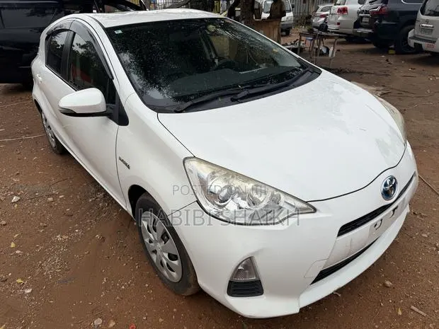Toyota Aqua G GS 2014 Off white · Photo 1