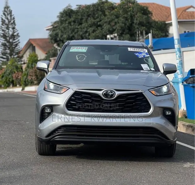 Toyota Highlander XLE 2021 Gray · Photo 1
