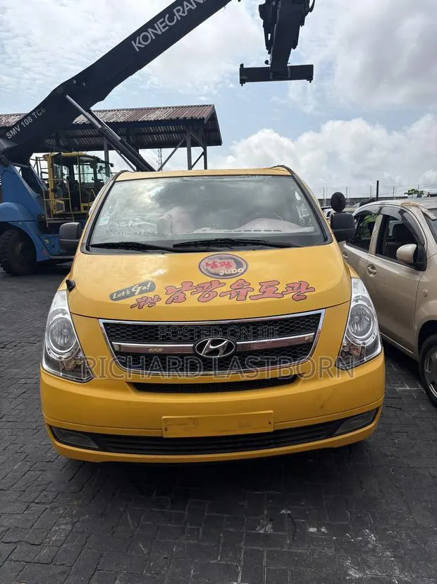 Hyundai Starex 2015 Yellow · Photo 2