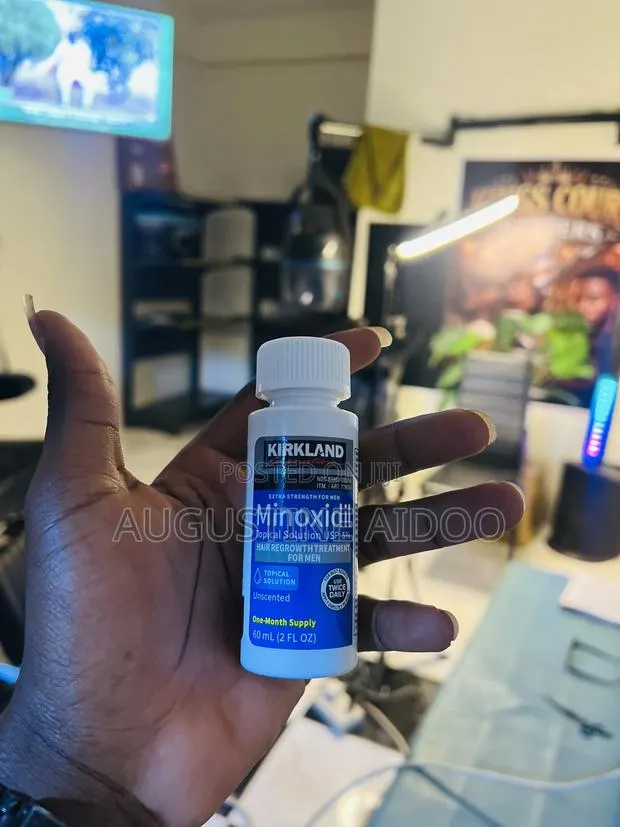 Kirkland Minoxidil · Photo 1
