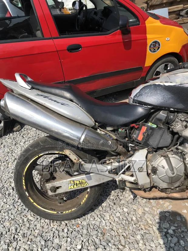 Honda Hornet 2018 · Photo 1
