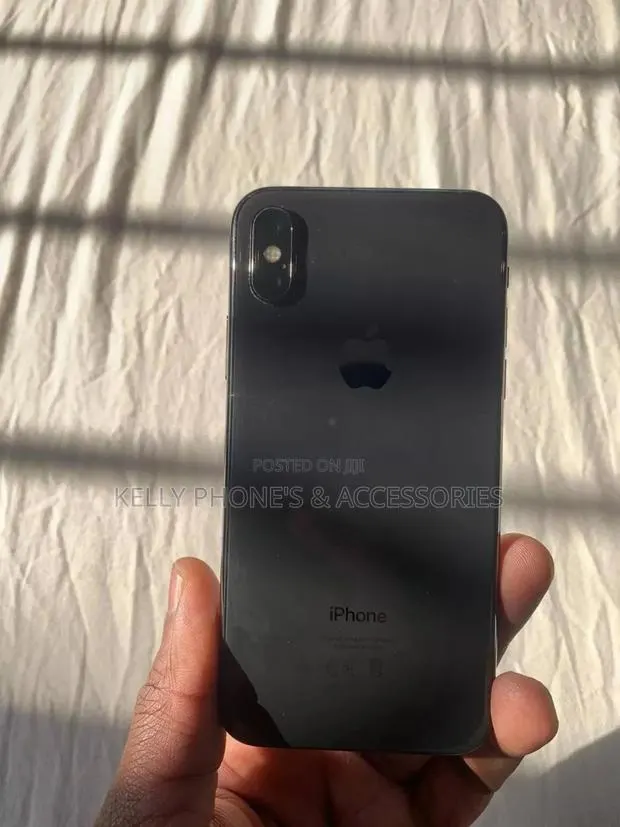 Apple iPhone X 64 GB Black · Photo 1