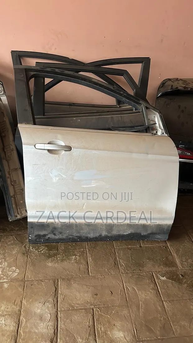 Ford Escape 2015-2016-2017 Front Right Door Available · Photo 1