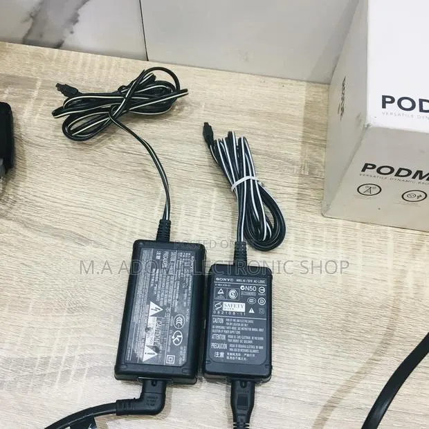 Sony Camcorder Charger · Photo 1