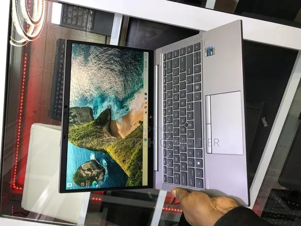 Laptop HP ZBook Firefly 14 G7 8GB Intel Core i5 SSD 256GB · Photo 1
