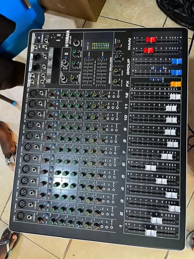 Yamaha Smx1200 Mixer · Photo 1