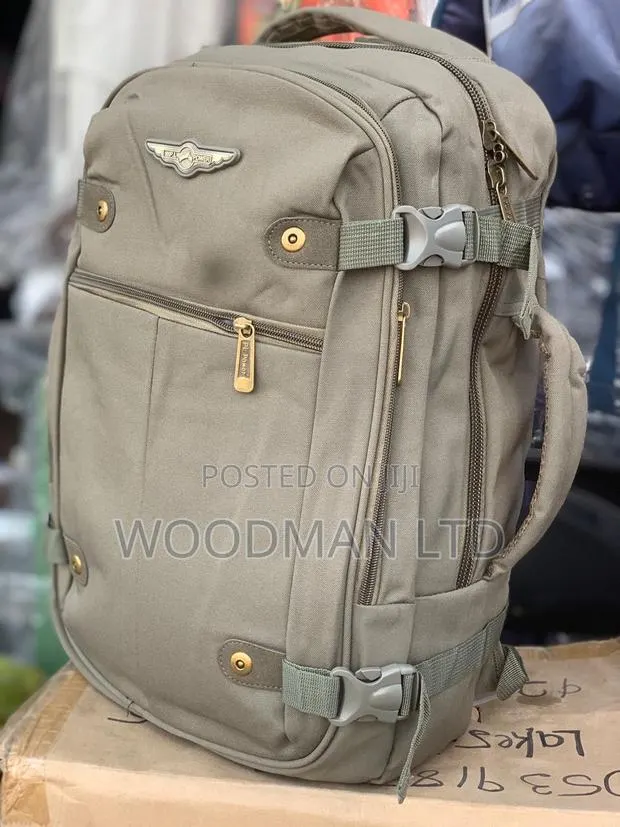 Spacious Travel Bag With Laptop Compartment · Photo 1