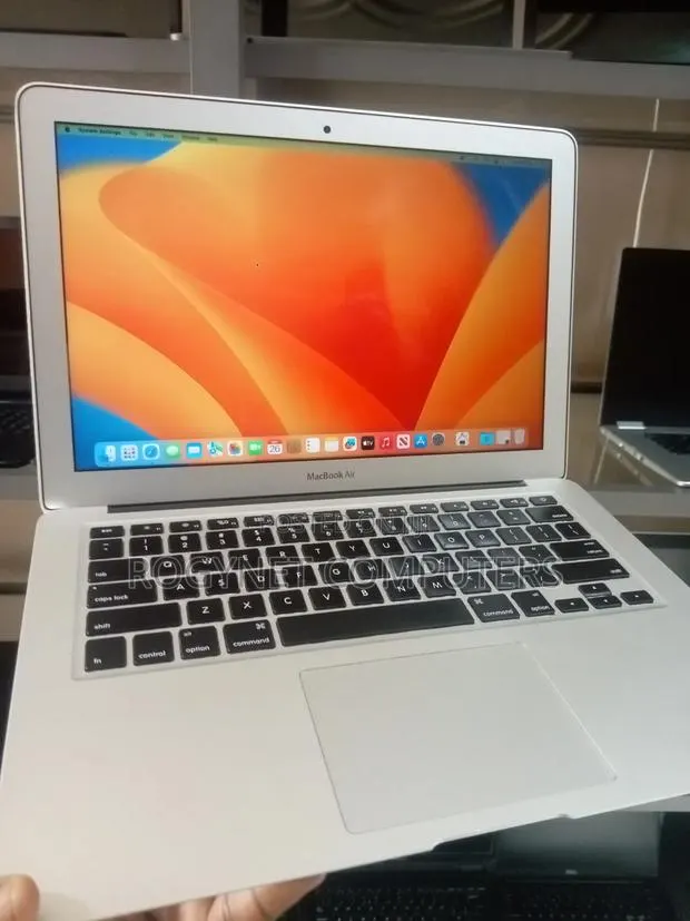 Laptop Apple MacBook Air 2017 8GB Intel Core i5 SSD 256GB · Photo 1