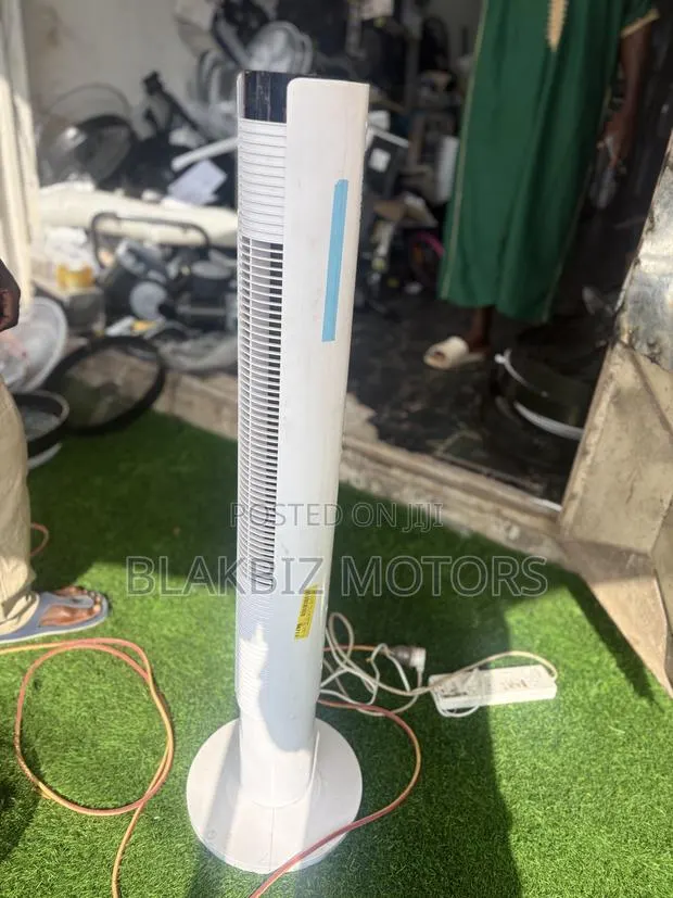 Slimline Oscillating Digital Tower Fan · Photo 1