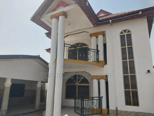 8bdrm House in Abuakwa Top Boat, Kumasi Metropolitan for sale · Photo 1