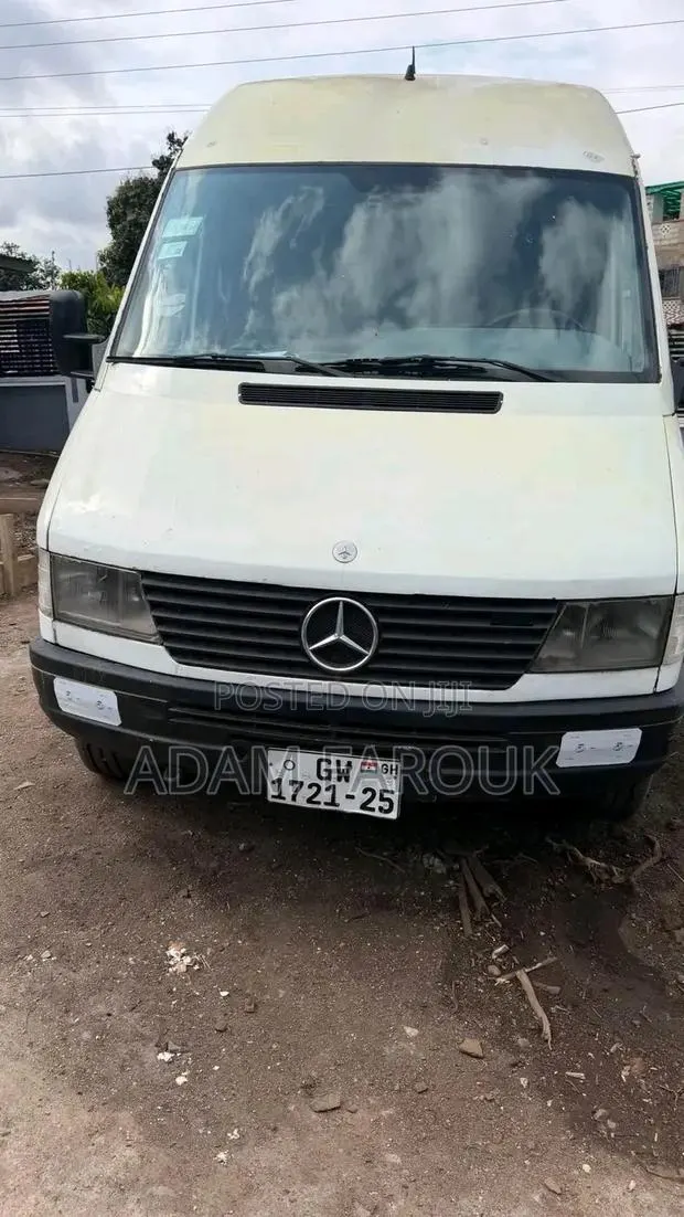 Mercedes-Benz Sprinter 2000 White · Photo 1