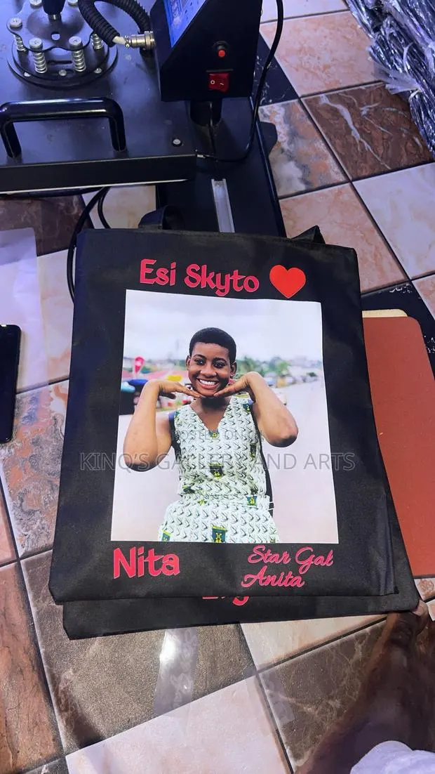 Customized Tote Bags · Photo 1