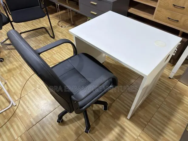 Uk Used Table And Chair (80x60cm) Table Size · Photo 1