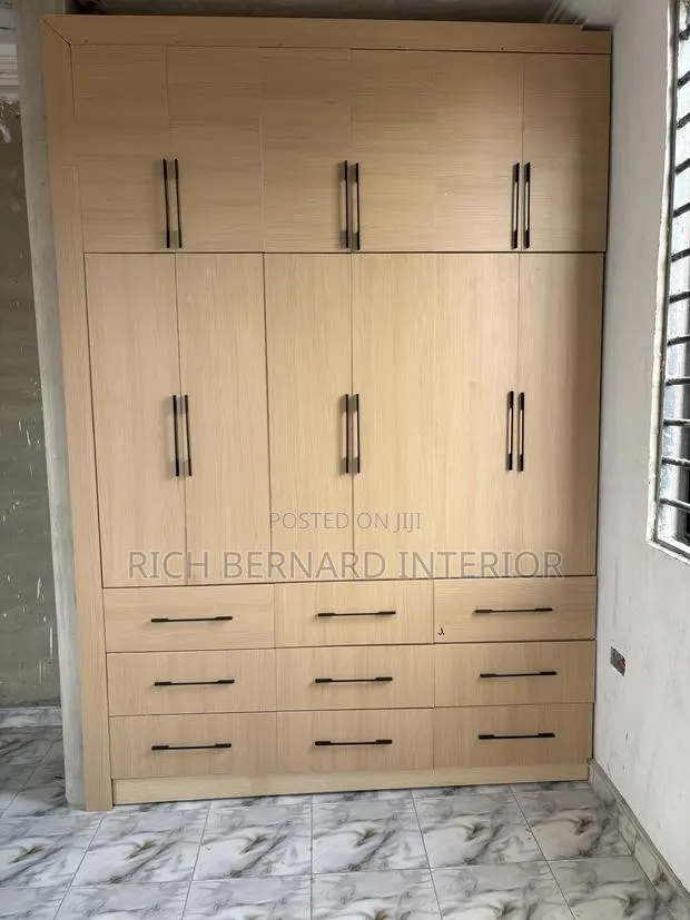 Modern 3-in-1 Wardrobe · Photo 1
