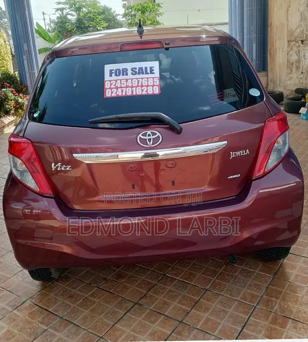 Toyota Vitz 2012 · Photo 1