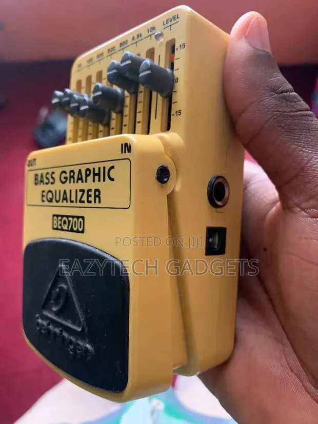 Behringer Graphic Eq for Bass Guitar · Photo 1