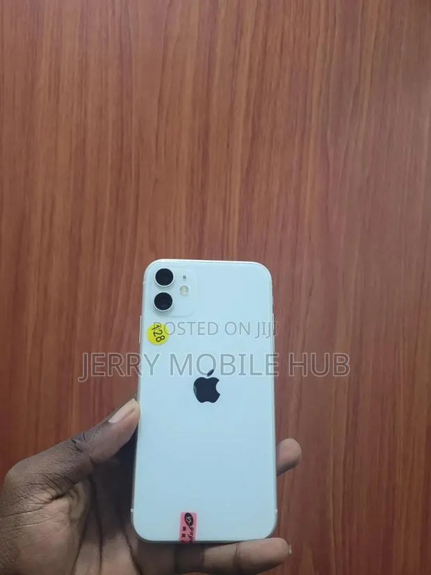 Apple iPhone 11 128 GB · Photo 2
