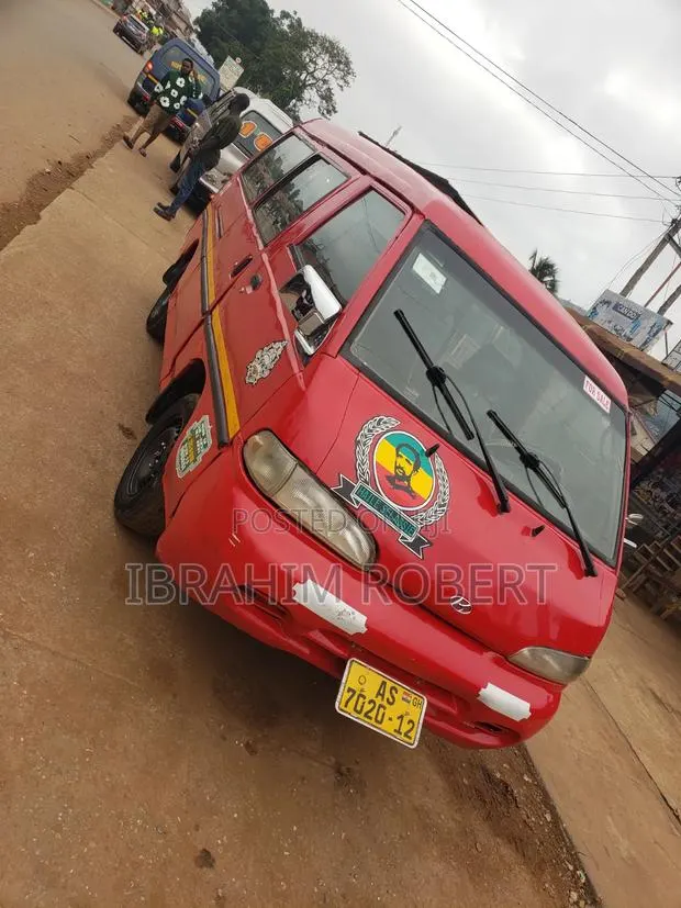 Hyundai H-100 2004 Red · Photo 1