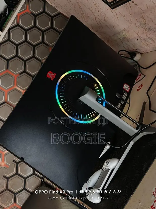 AOC Agon Ag323fwg3r3 · Photo 1