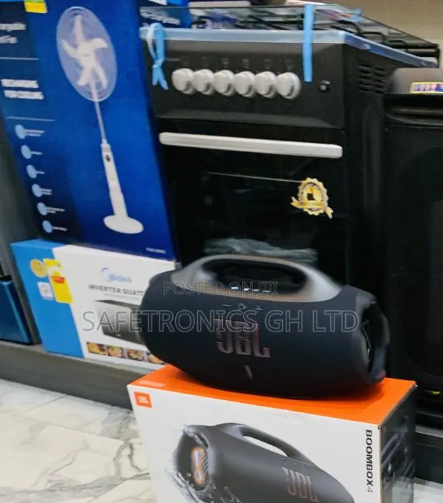 Experience Original Bluetooth > Boombox 4 JBL Black Speaker · Photo 1