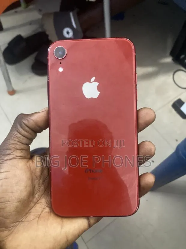Apple iPhone XR 64 GB Red · Photo 1