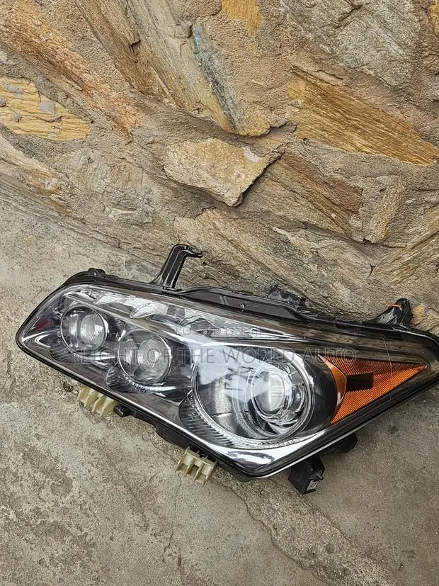 Infiniti Qx80 2014 Headlight Driver Side · Photo 1
