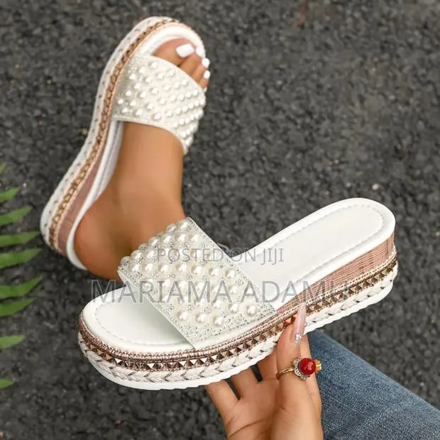 Ladies Slippers · Photo 1