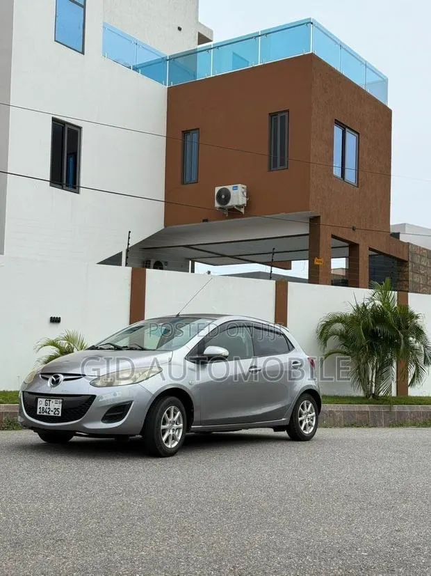 Mazda 2 2012 Gray · Photo 1