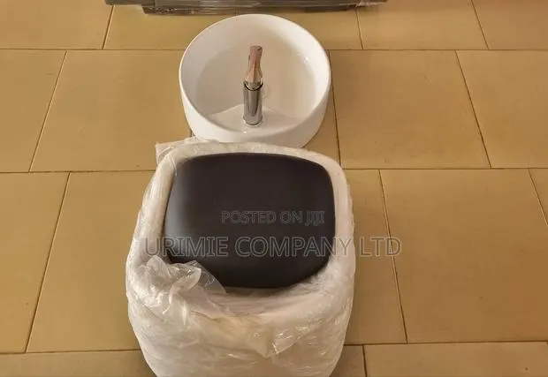 Pedicure Stool and Bowl Set · Photo 2