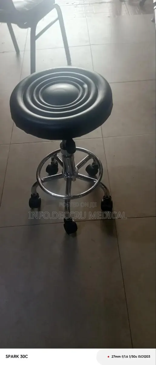 Theatre Stool Without Backrest · Photo 1