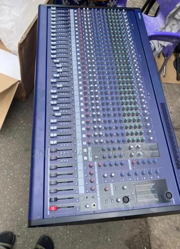 MG 32 Analog Mixer · Photo 1