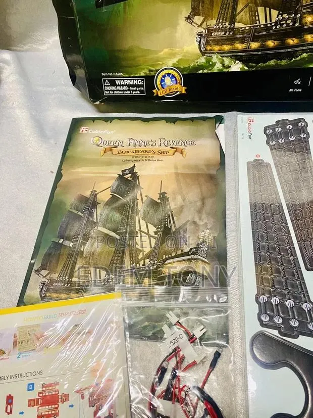 LED Queen Anne’s Revenge Blackbeards Pirate Ship Cubic 3D Puzzle · Photo 4