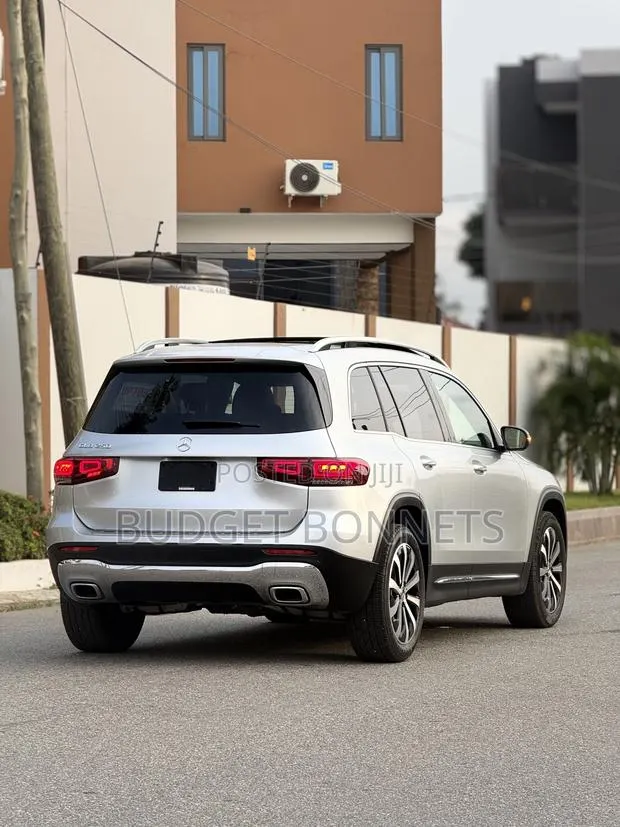 Mercedes-Benz GLB-Class GLB 250 4MATIC 2021 Silver · Photo 1