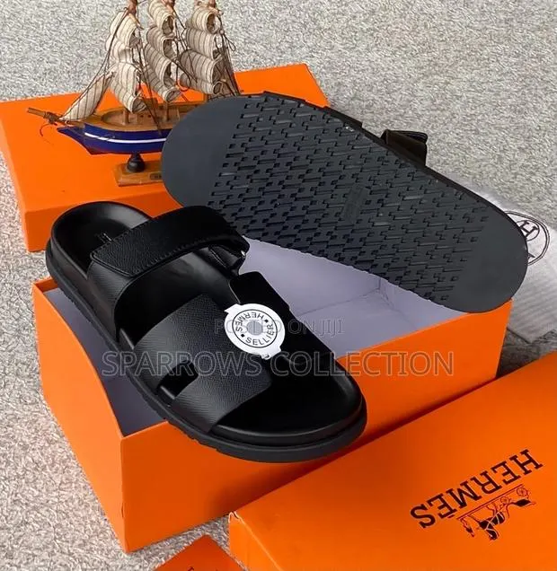 Hermès Chypre Style Black Slippers · Photo 1