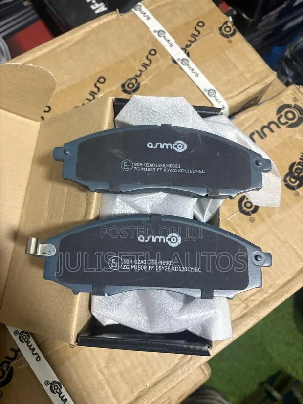 Nissan Frontier, Pathfinder, Hardbody, NP300 Pickup Front Brake Pads · Photo 1