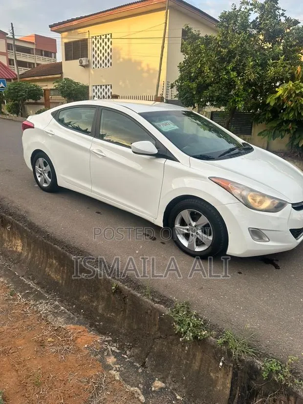 Hyundai Elantra GLS Sedan FWD (1.8L 4cyl 6A) 2013 White · Photo 1