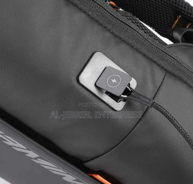 Porodo Gaming Water-Resistant PU Laptop Backpack+USB-C Port · Photo 3